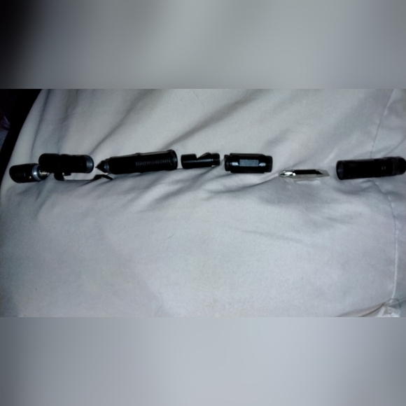 Bell & Howell tactical flashlight - Picture 5 of 9